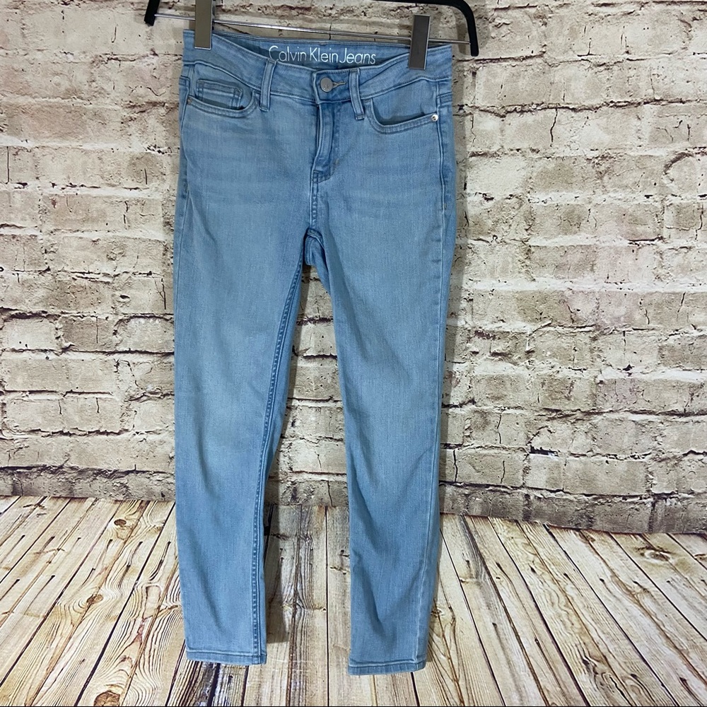 Calvin Klein Jeans light wash skinny jeans size 2